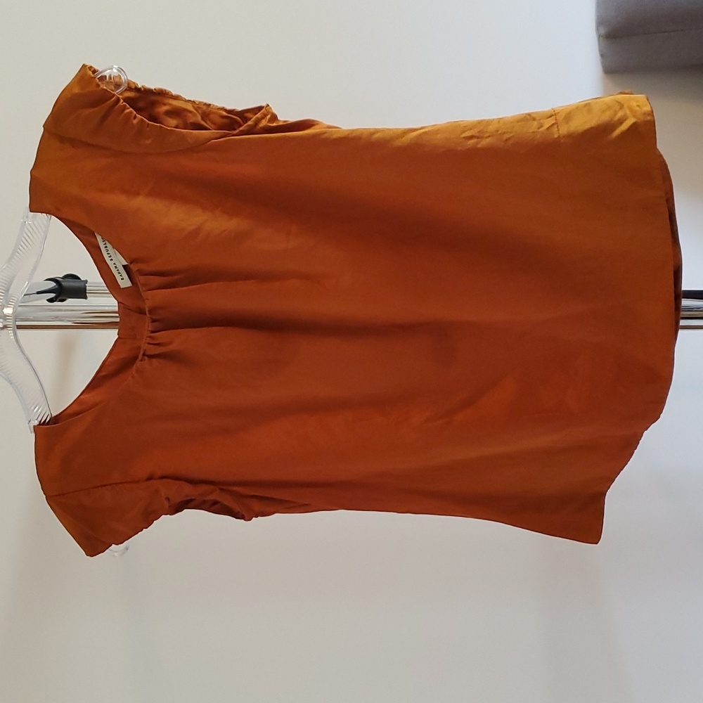 Banana Republic silk caramel sleeveless blouse buttondown back Sz XS petite